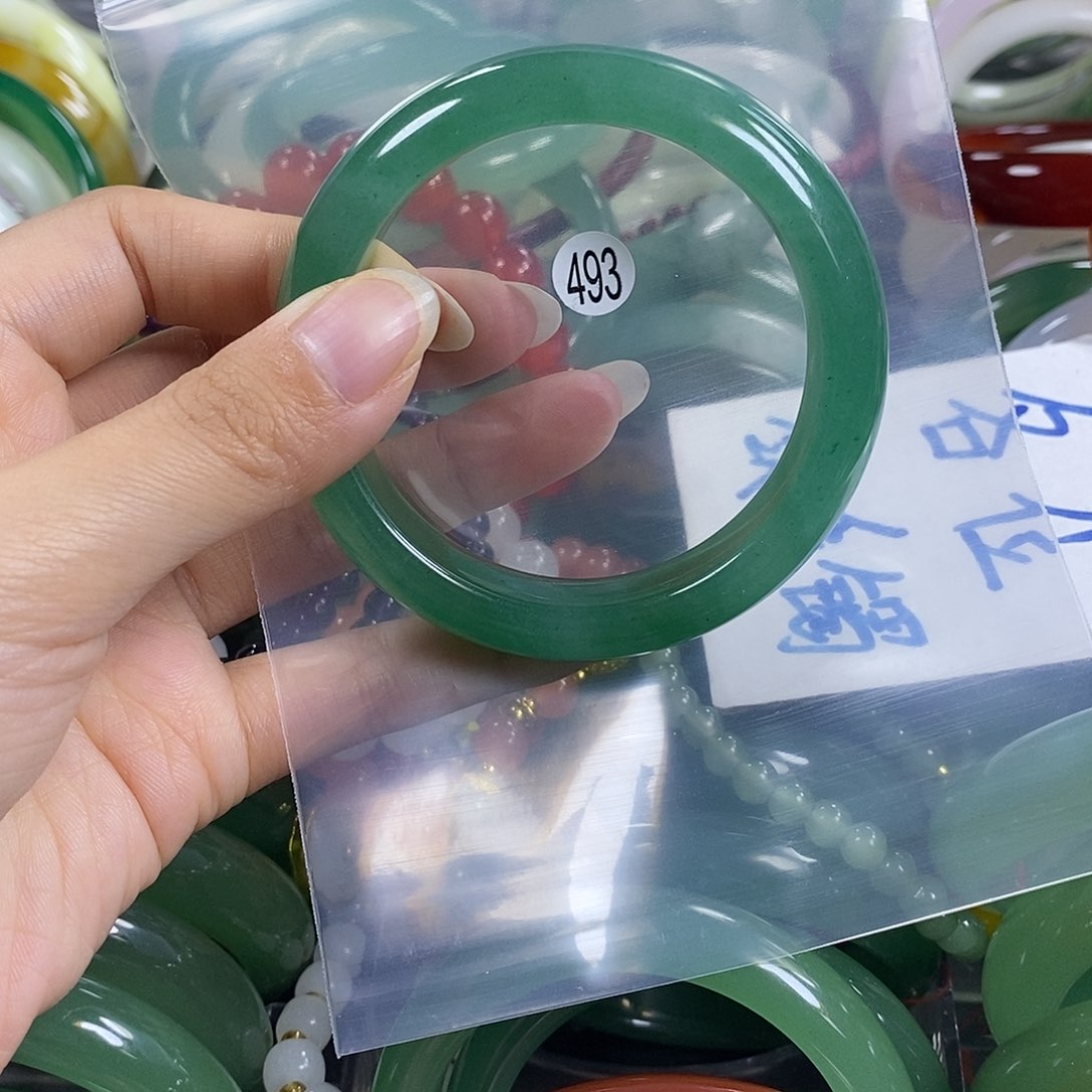 石英质玉手镯未镶嵌56