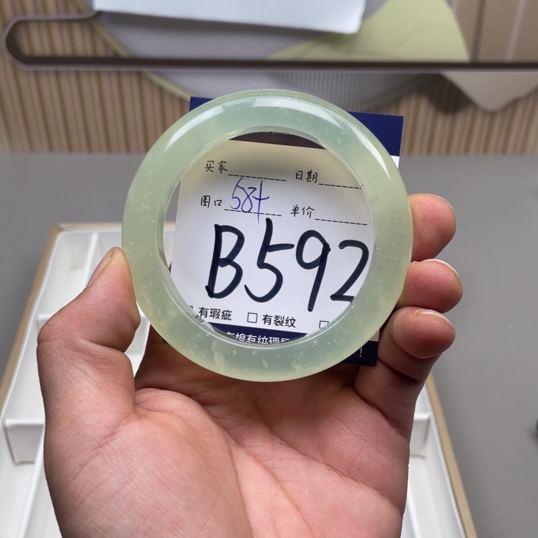岫玉手镯手镯未镶嵌