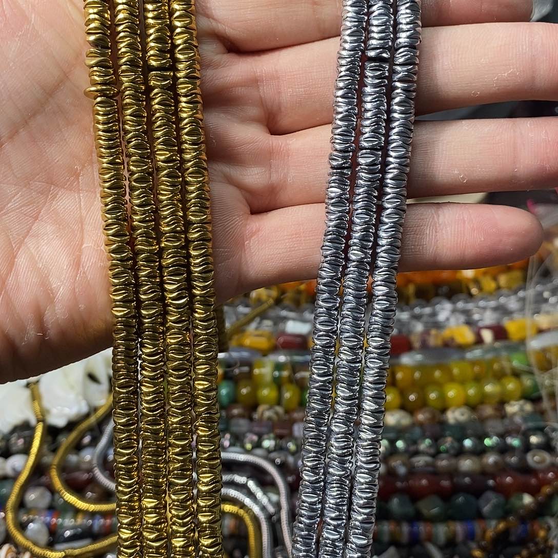 石英质玉未镶嵌，1条黑胆石波浪隔片6mm，备注颜色，