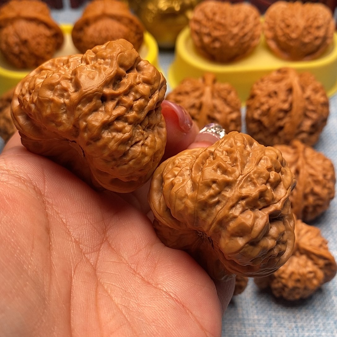 文玩核桃把件毕业水晶红皮蛤蟆头45+