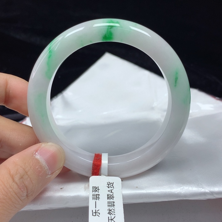 翡翠手镯（圆镯）未镶嵌56.5