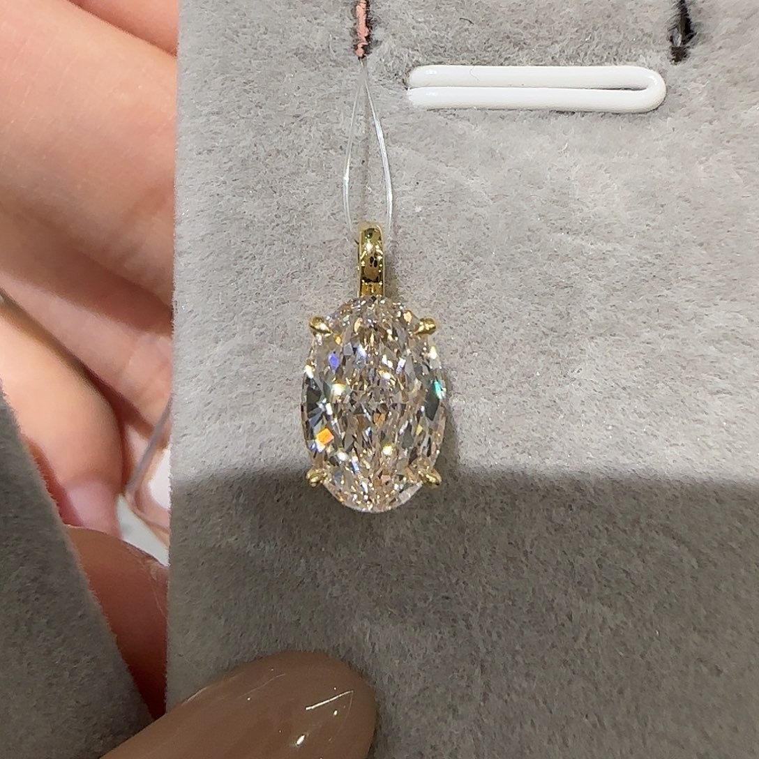 18K金镶嵌实验室培育钻石椭圆吊坠2卡