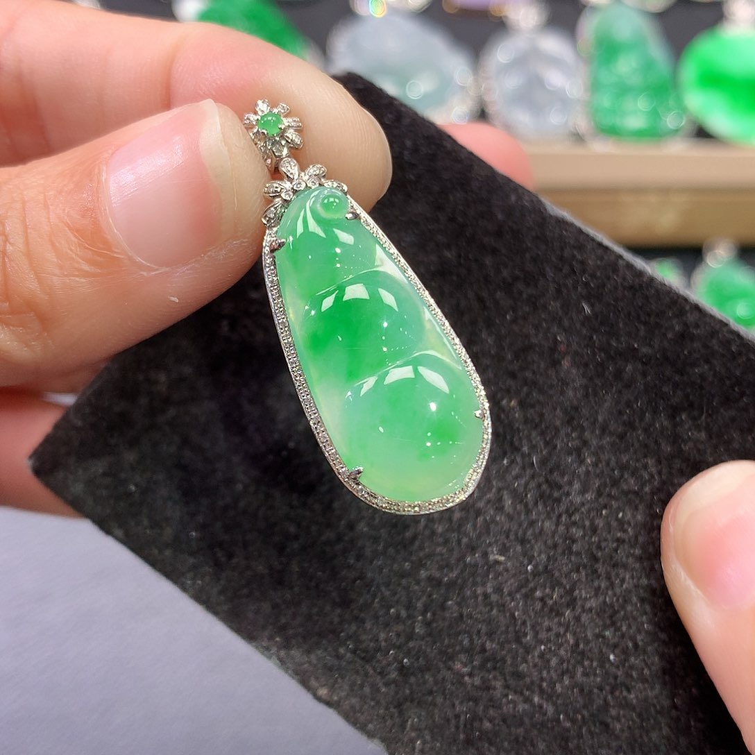 翡翠吊坠(赠链)18K金镶嵌