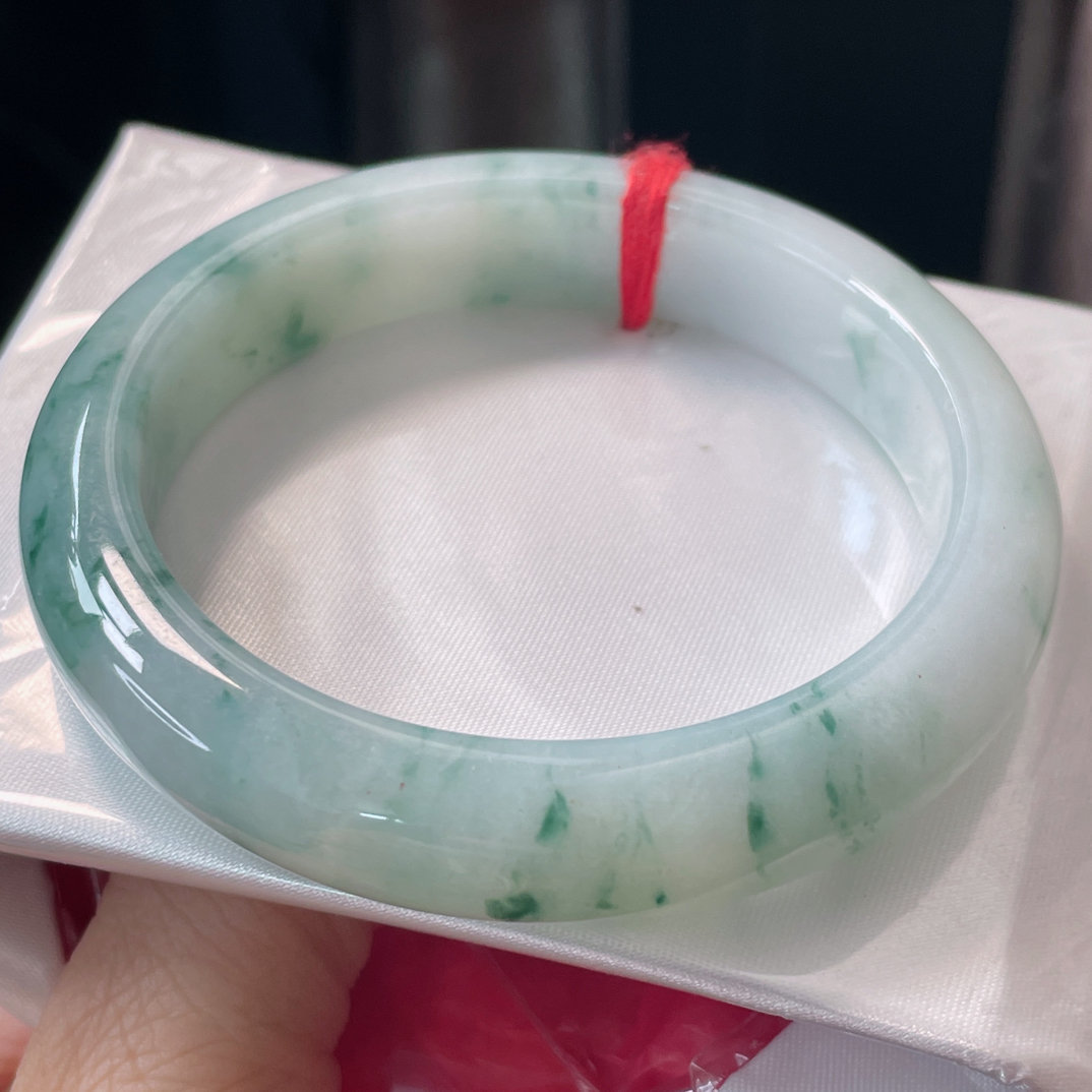 1810缅甸天然A货翡翠手镯56圈冰润飘花手镯时尚百搭女款精美玉镯