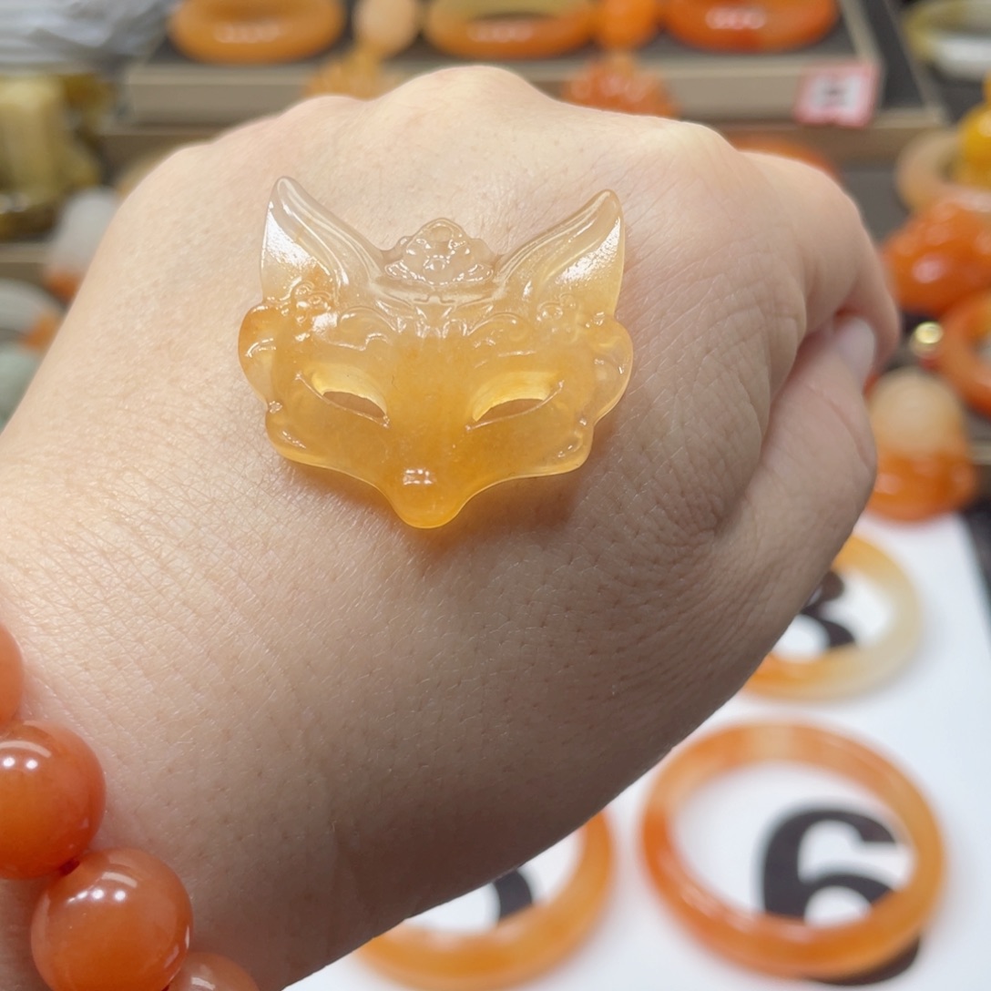 未镶嵌石英质玉（黄龙玉）手镯