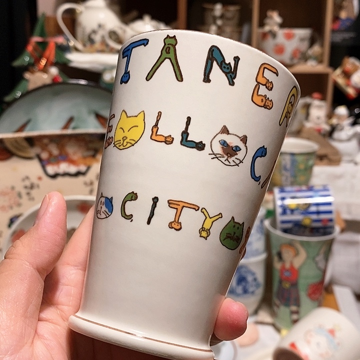 米卡萨手握杯可乐杯