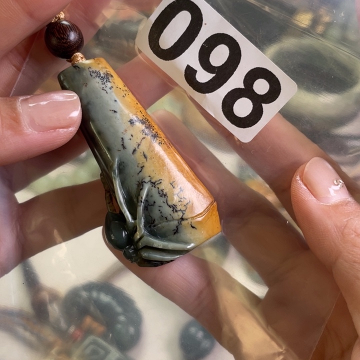 岫岩河磨玉（透闪石质玉）手把件未镶嵌W***W