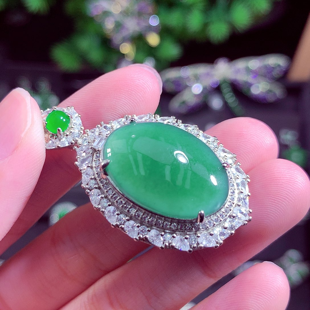 颈饰未镶嵌翡翠天然