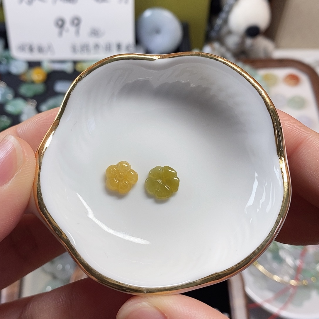 雨***晴翡翠未镶嵌颈饰小滴溜