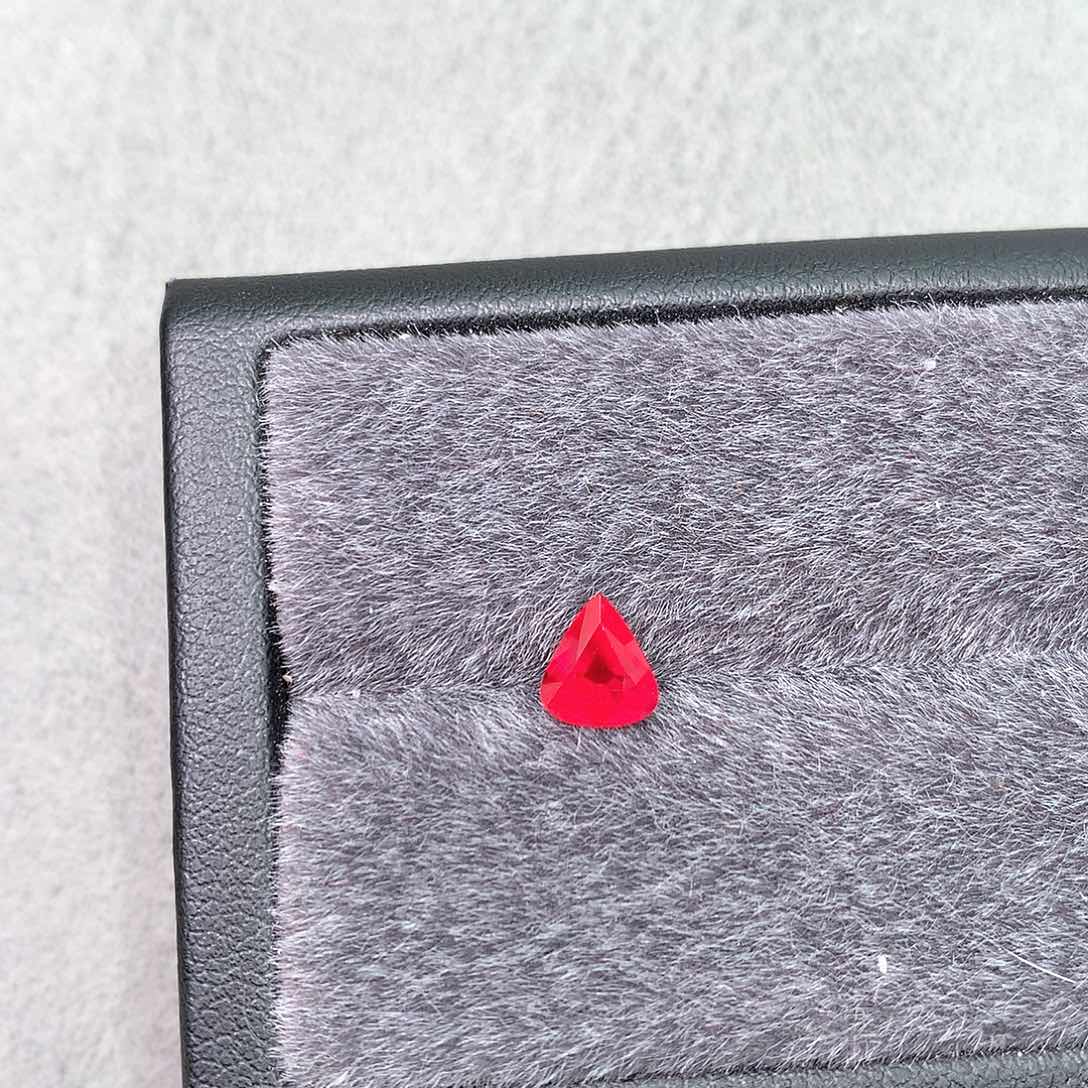 裸石未镶嵌红宝石1.04克拉无烧鸽血红