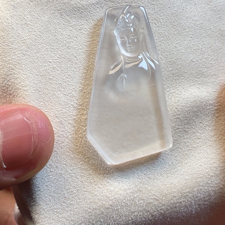 石英质玉未镶嵌颈饰观音