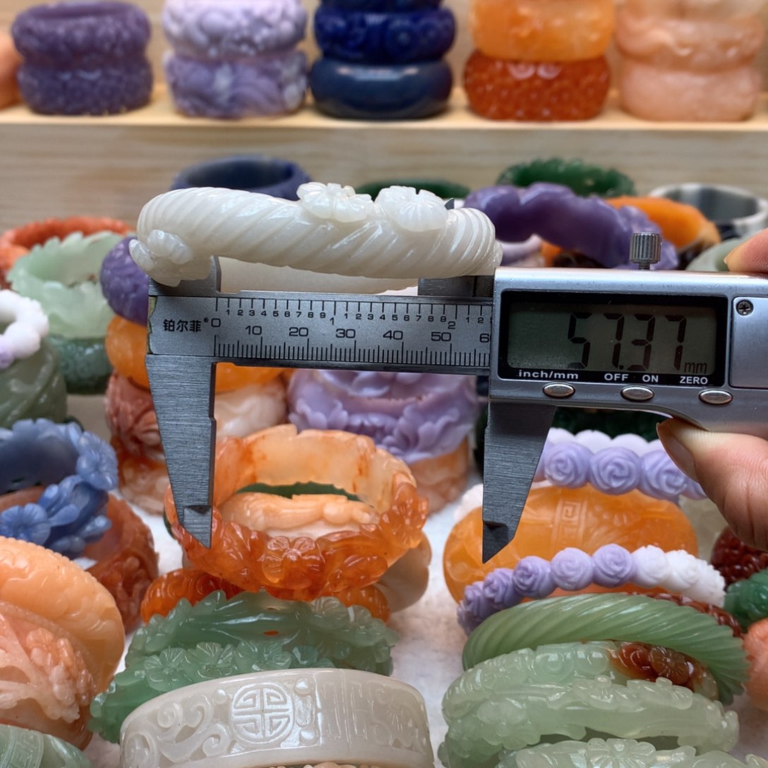 未镶嵌手镯石英质玉