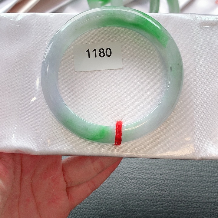 翡翠手镯未镶嵌天然翡翠手镯