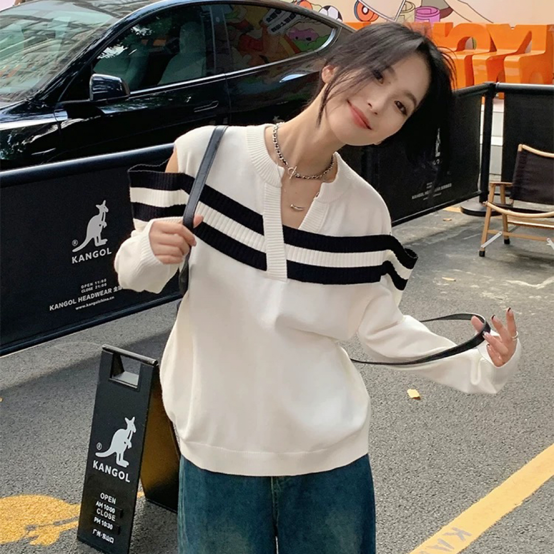 宽松黑白条露肩毛衣A557