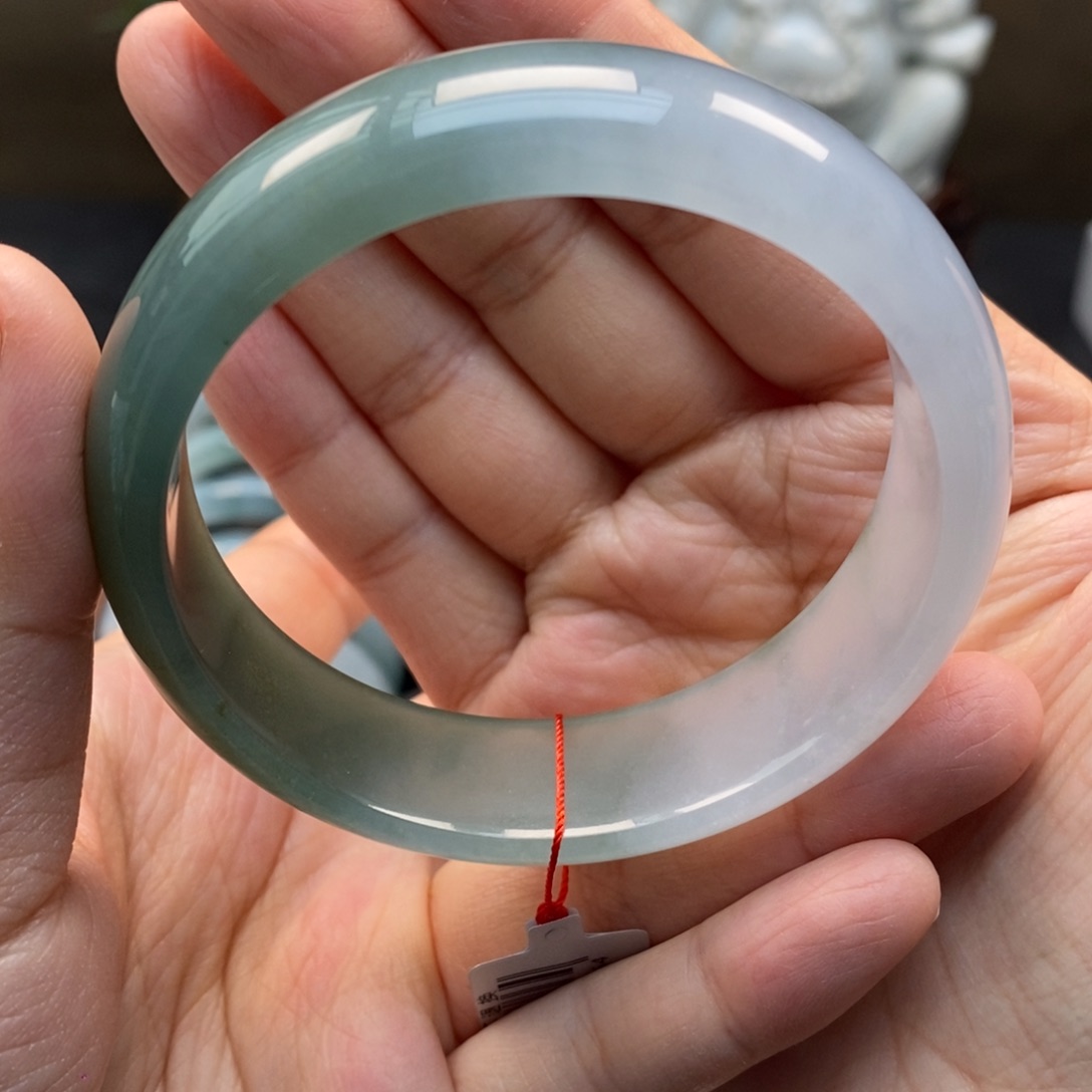 翡翠手镯未镶嵌天然