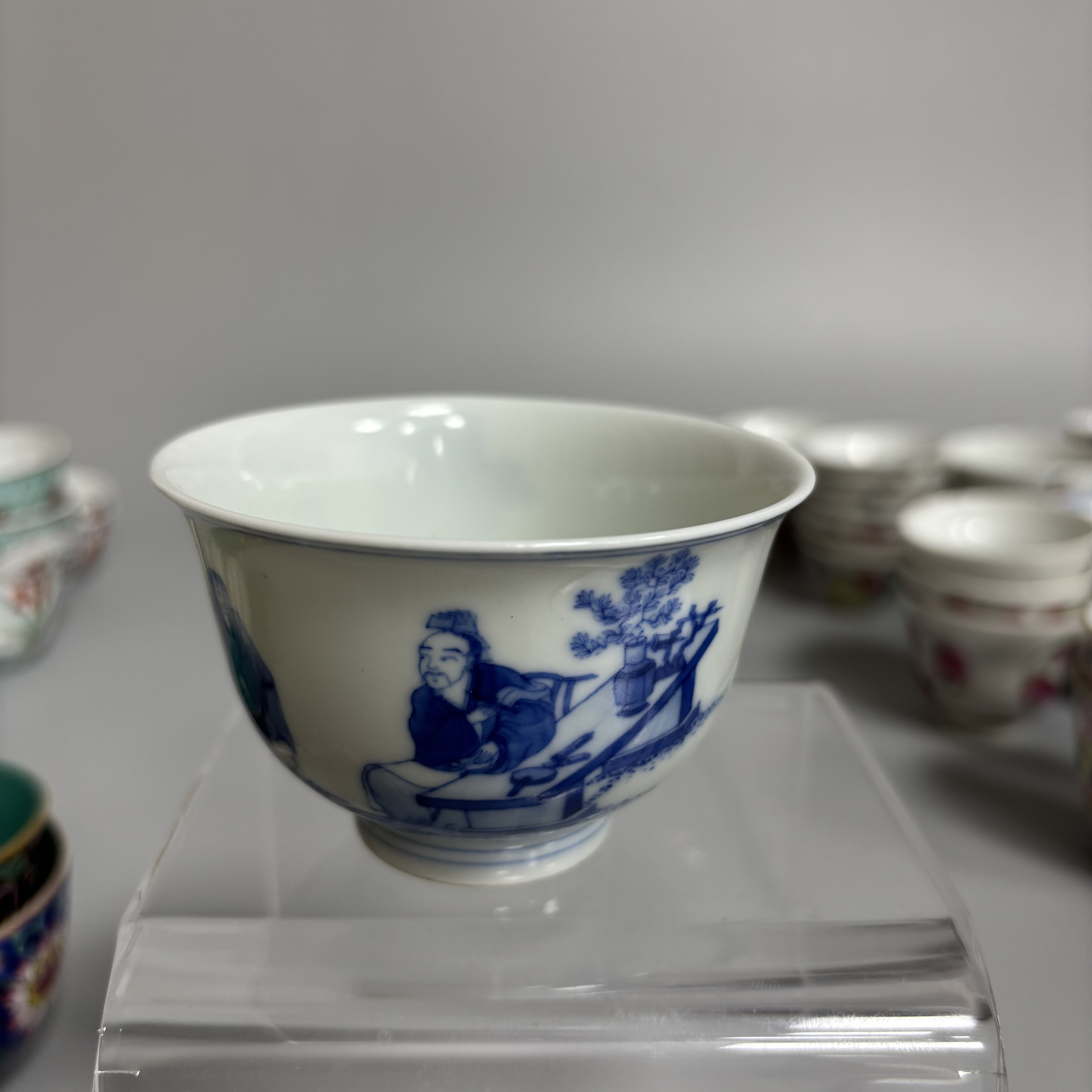 青花人物陶瓷杯子