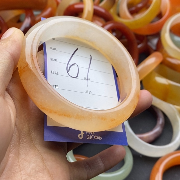 未镶嵌手镯石英质玉