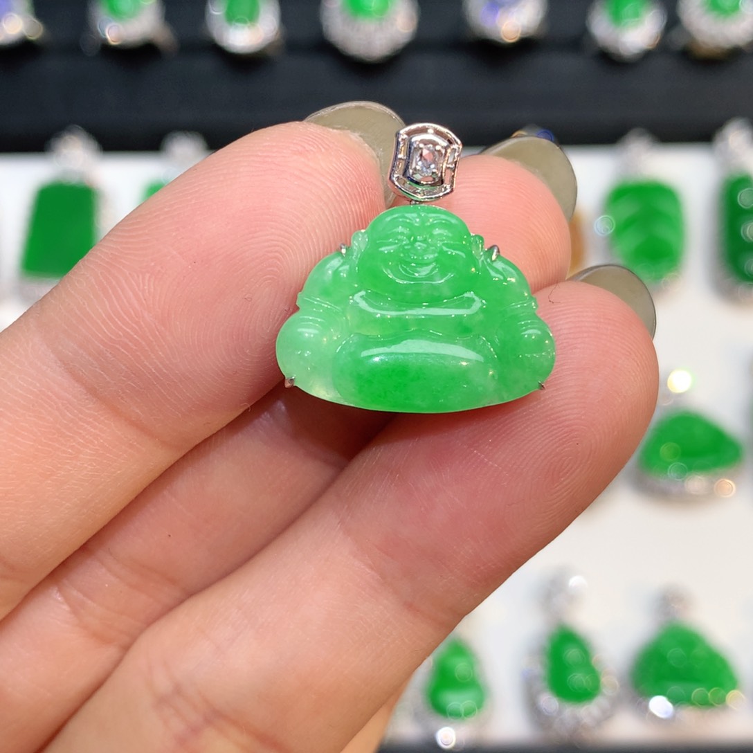 翡翠18K金镶嵌颈饰吊坠