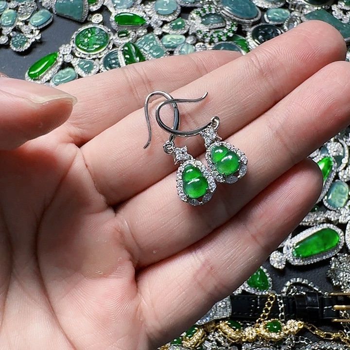 翡翠颈饰未镶嵌天然A货翡翠放漏