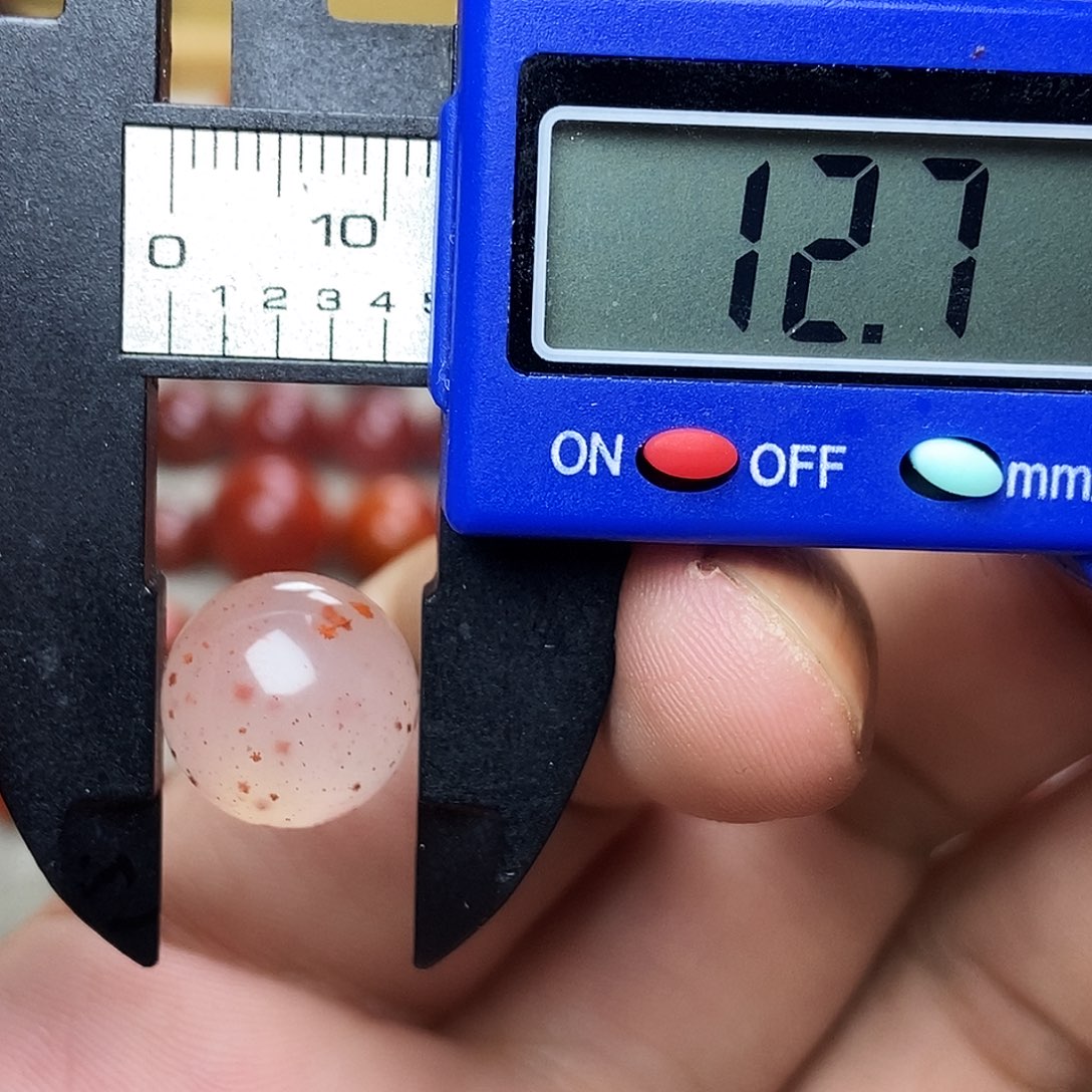 南红玛瑙未镶嵌配饰有瑕疵