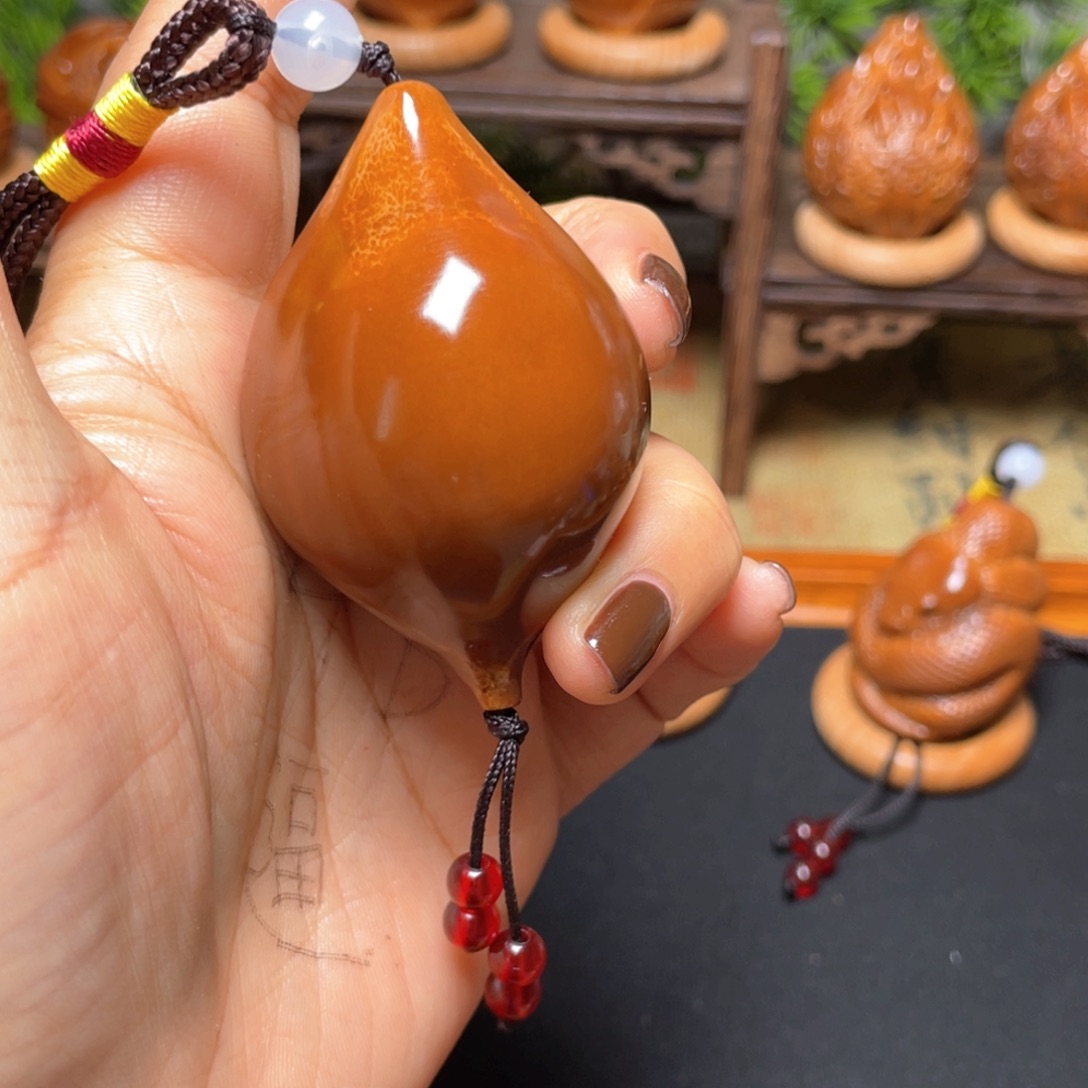 橄榄核吊坠鲍鱼37穿配