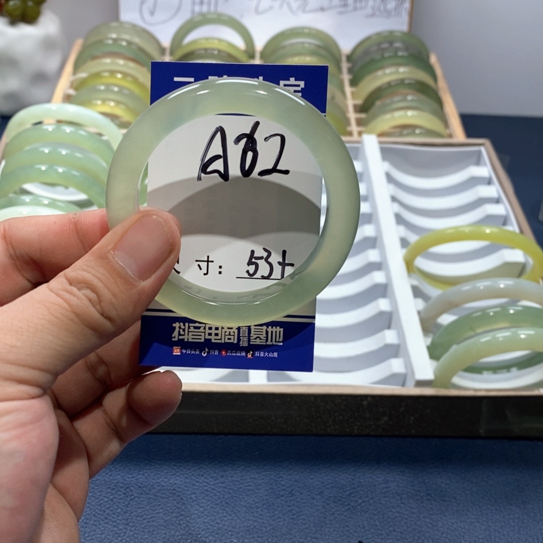 岫玉手镯未镶嵌手镯