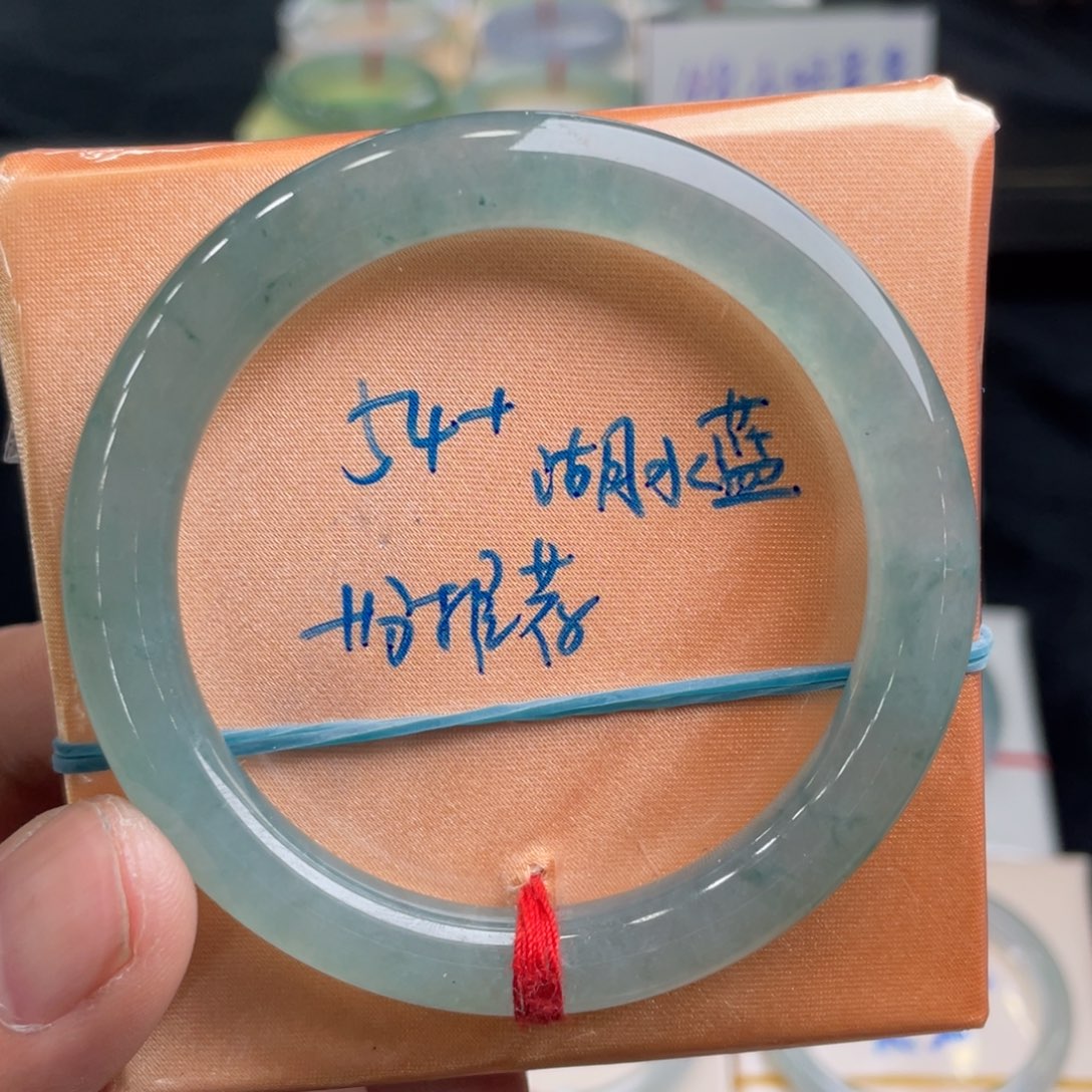 翡翠手镯未镶嵌翡翠手镯