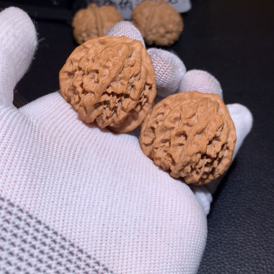 文玩核桃把件三角皇冠39