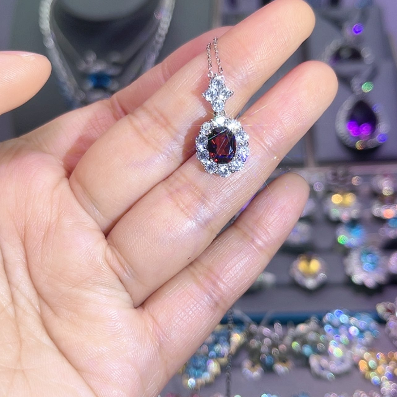 【闪购商品】石榴石吊坠(赠链)银S925镶嵌