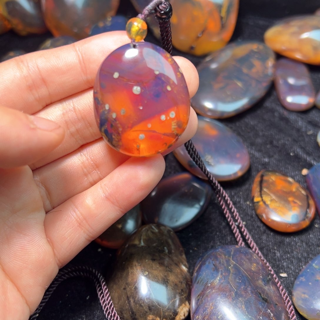 琥珀裸石未镶嵌吊坠