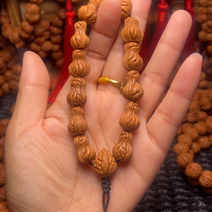 木质类龙纹桃枭挂件