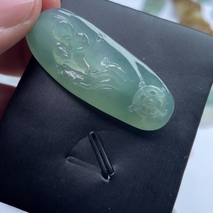 翡翠未镶嵌颈饰挂件