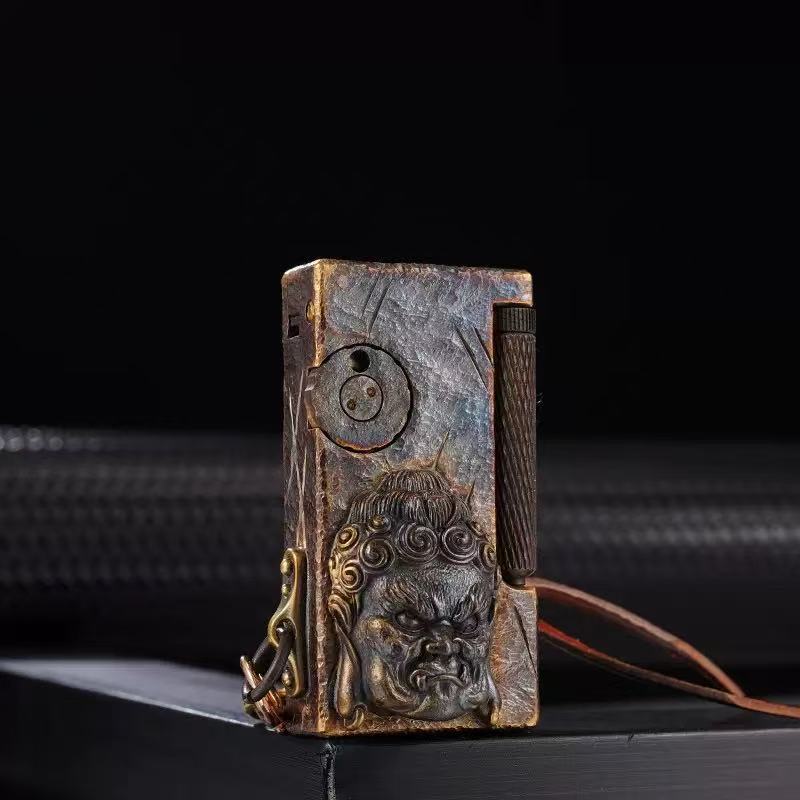 193网红爆款战壕抬臂不动明王手工雕刻黄铜高端创意打火机