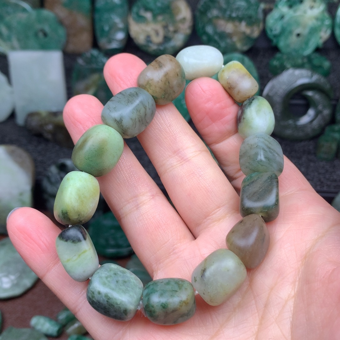 懒***甲独山玉未镶嵌颈饰