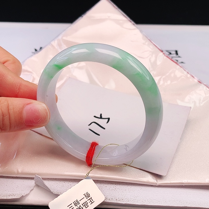 翡翠手镯未镶嵌52+正圈