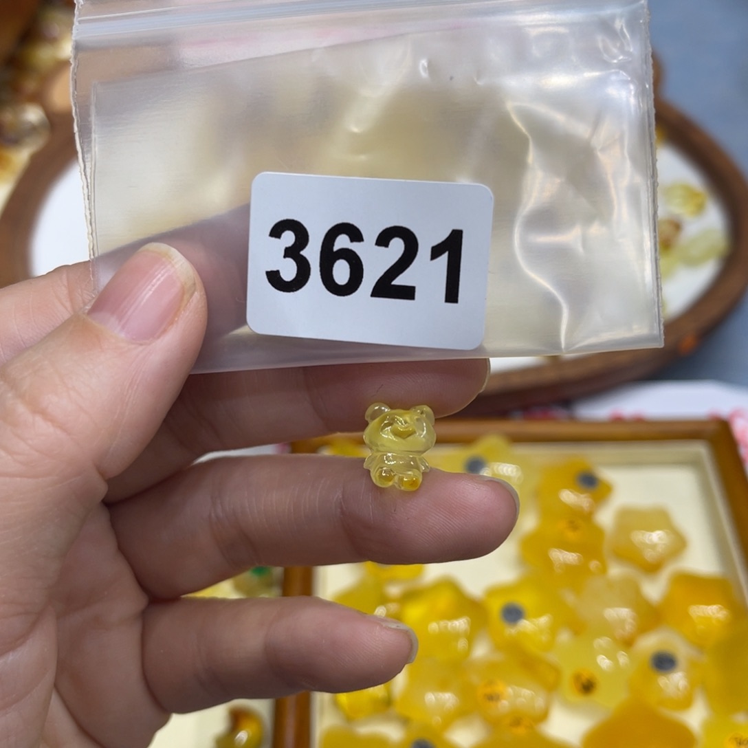 琥珀珠宝奇石未镶嵌