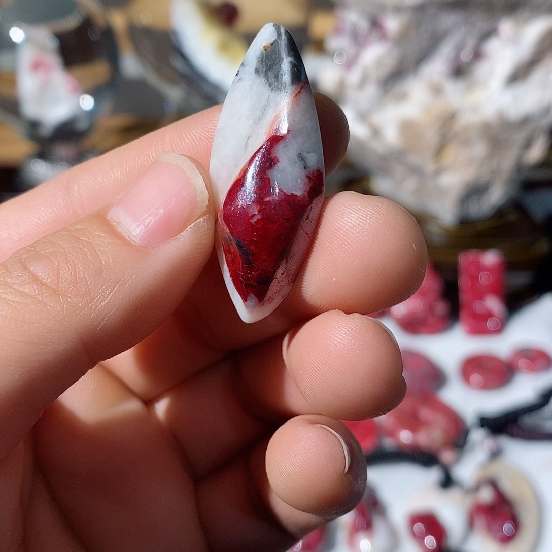 天然辰砂原矿吊坠