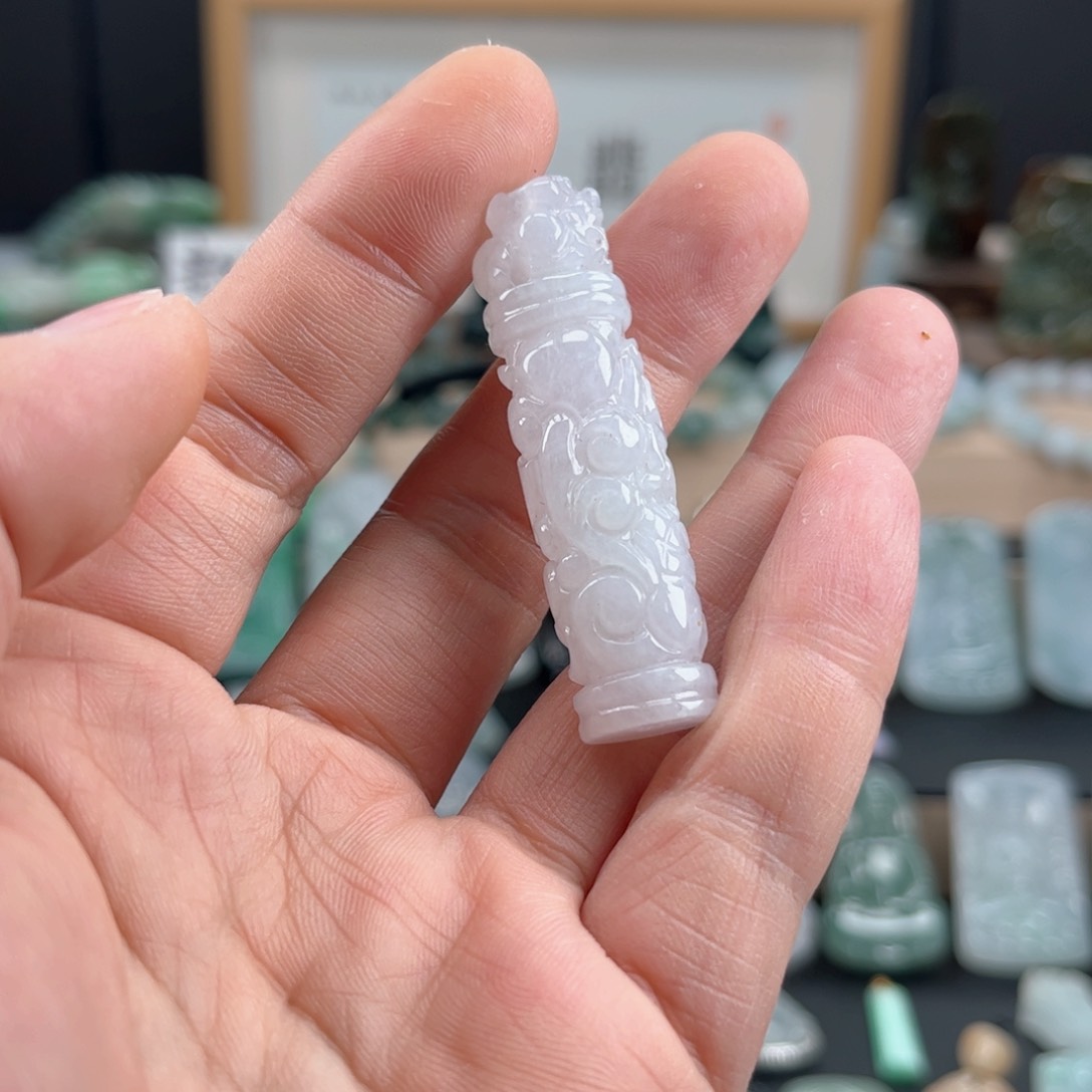 翡翠颈饰未镶嵌龙柱