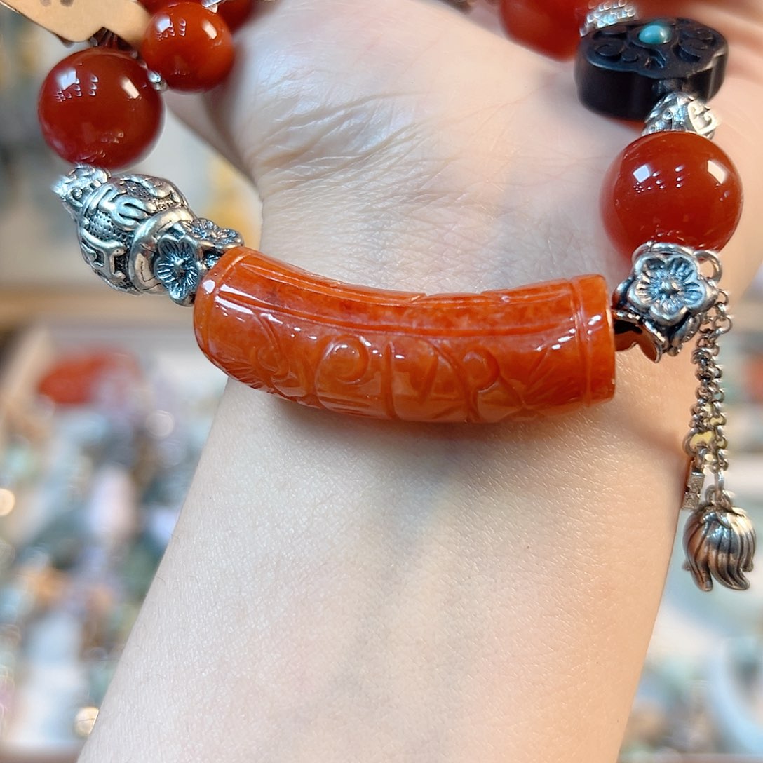 翡翠手链未镶嵌宝***?