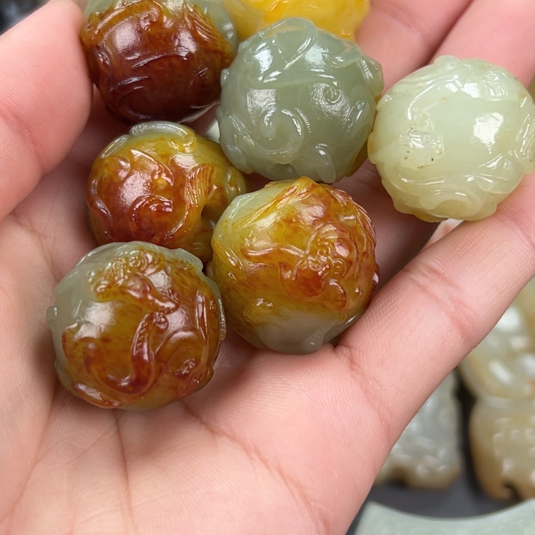 和田玉（糖玉）颈饰未镶嵌绘*