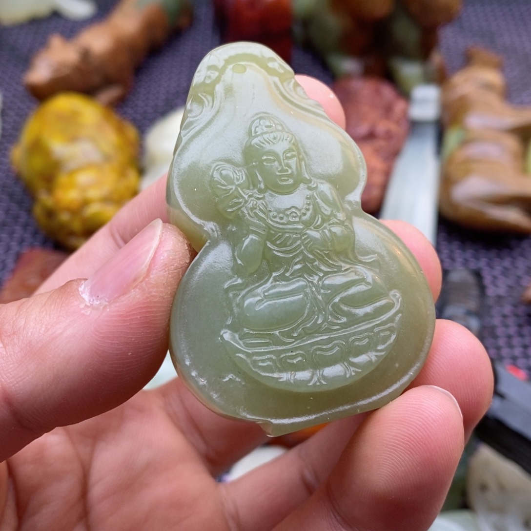 蛇纹石玉颈饰未镶嵌