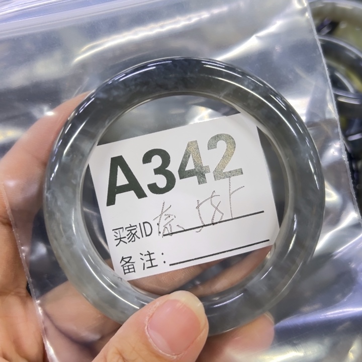 奈***何蛇纹石玉未镶嵌手镯