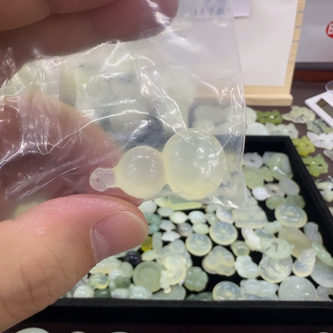 蛇纹石玉合金颈饰