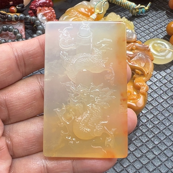 石英质玉（黄龙玉）颈饰未镶嵌