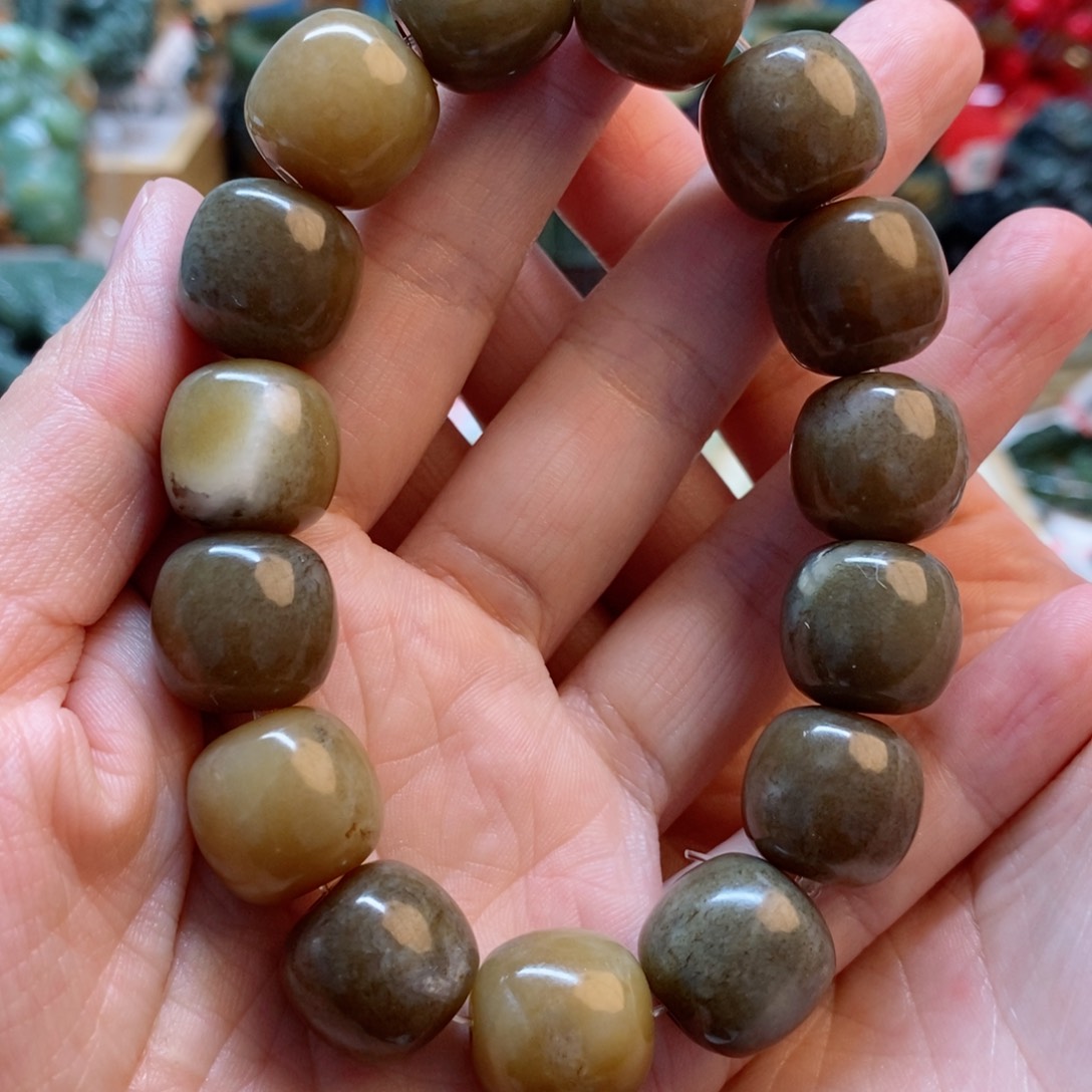 透闪石质玉手串未镶嵌