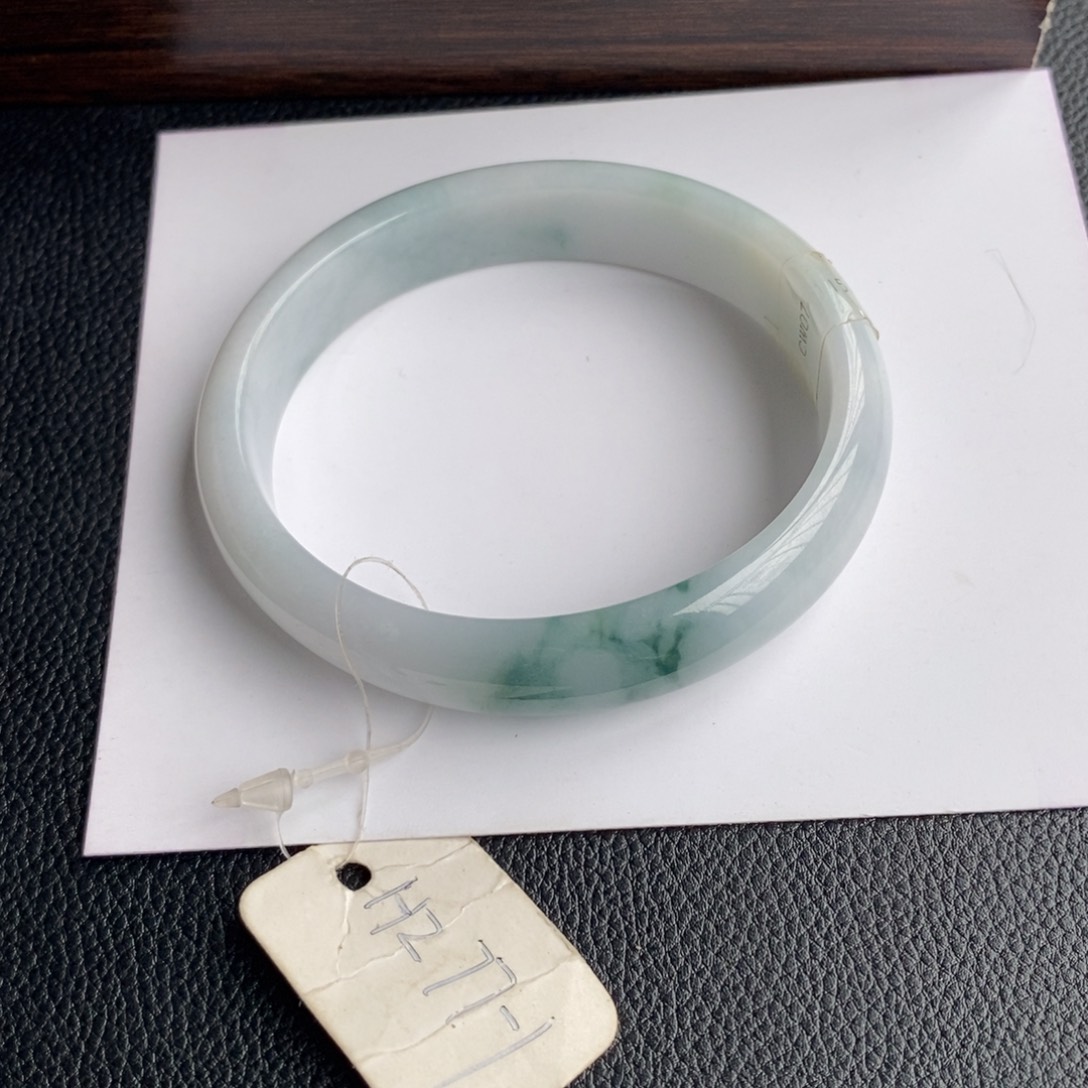 美***滋翡翠未镶嵌手镯54圈口