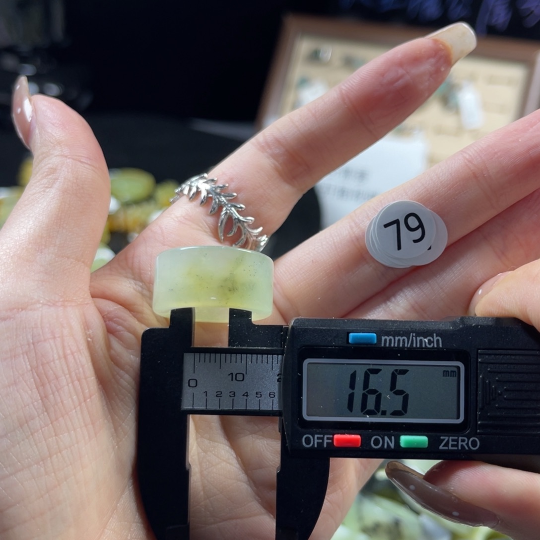 蛇纹石玉未镶嵌戒指