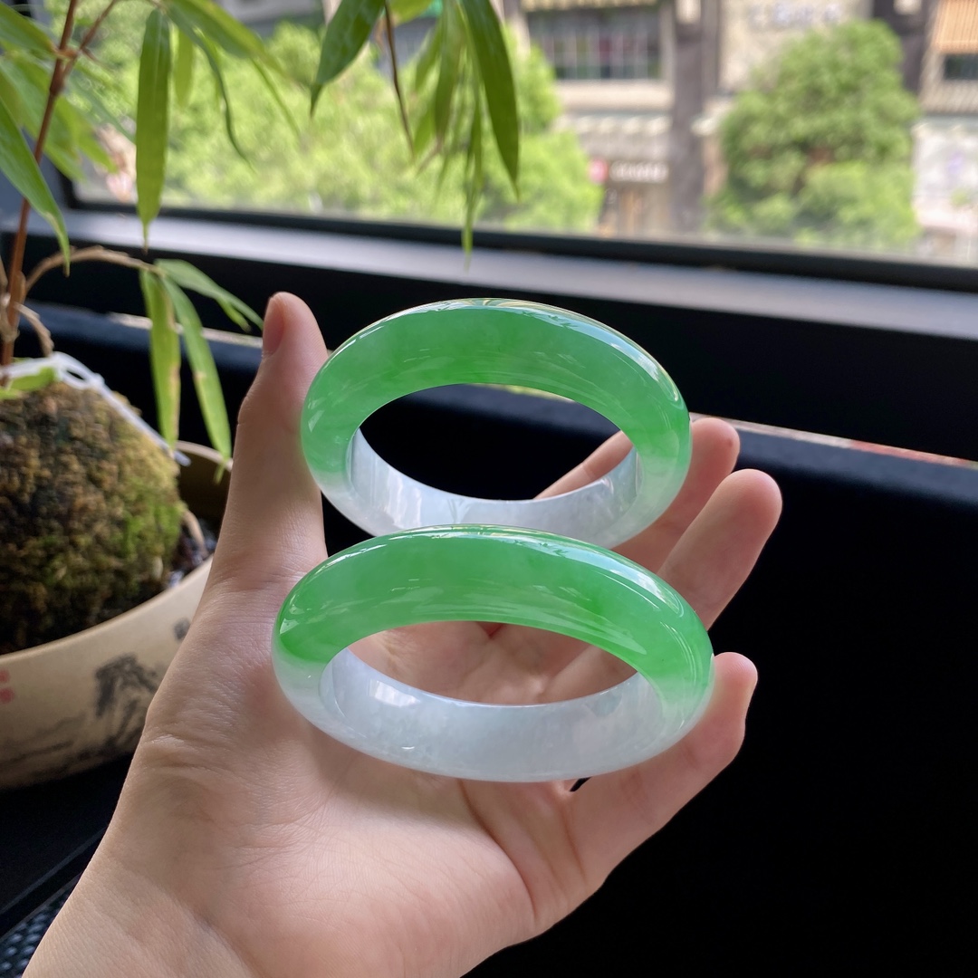 好色珠宝  圈口53缅甸老坑A货冰糯种阳绿正圈女款翡翠手镯 单只