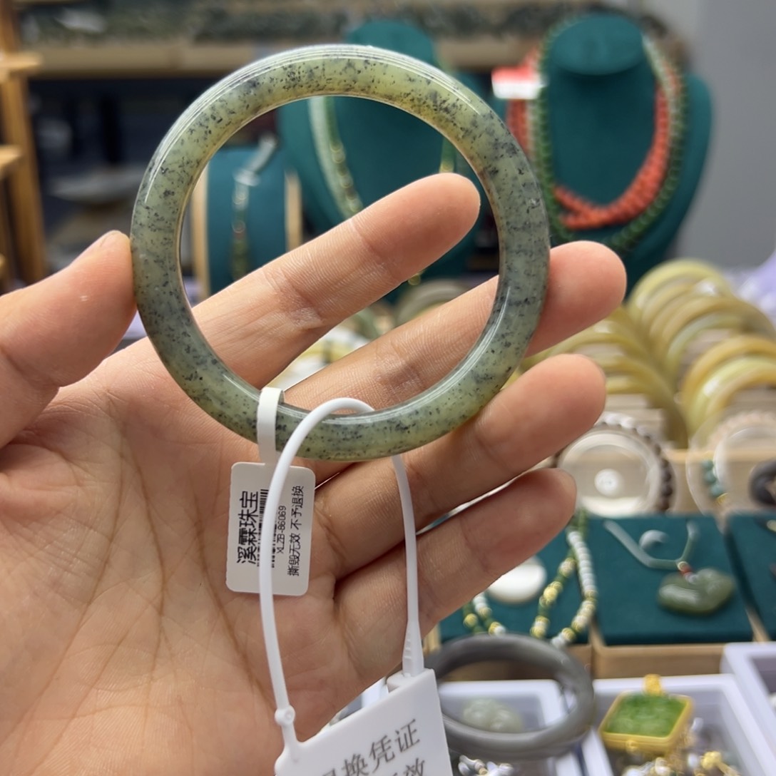 和田玉手镯未镶嵌56圈围2586