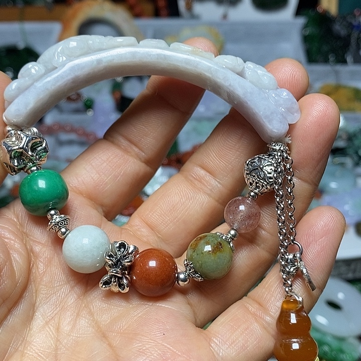 翡翠未镶嵌吊坠(赠链)